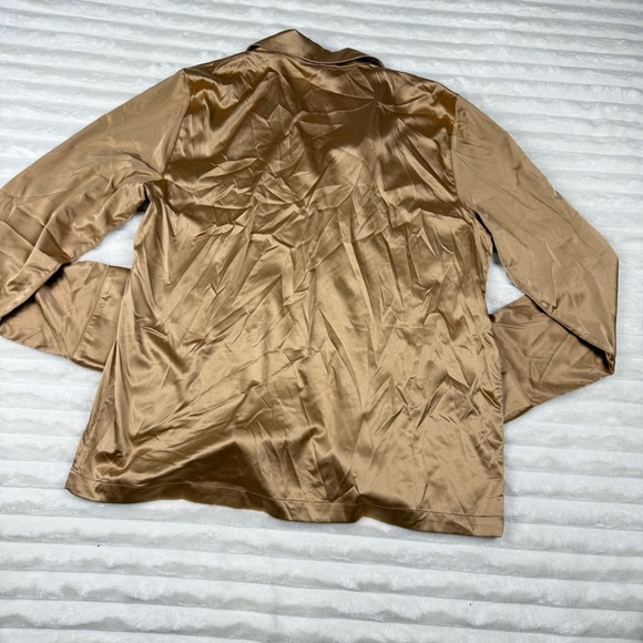 NWT SKIMS  Hotel Shine Long Sleeve Button Up Sleep Top Women’s Large Homey - Picture 4 of 10